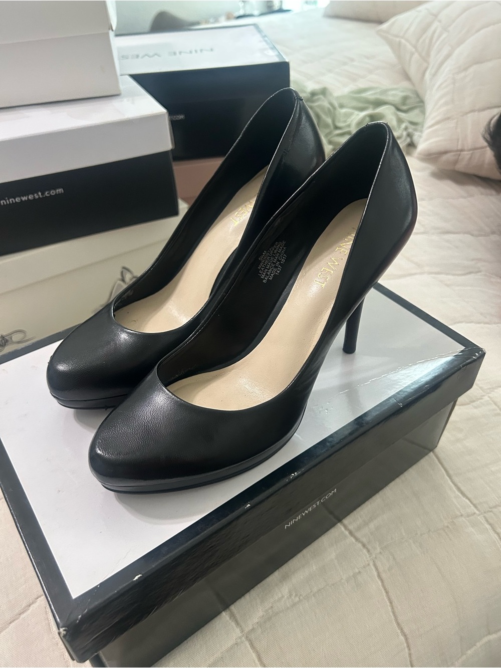 Nine West Black Leather Round-Toe High Heel Pumps